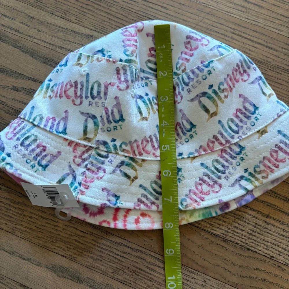 Disney Disneyland Resort Spirit Jersey Reversible Bucket Hat Tie Dye Rainbow NWT